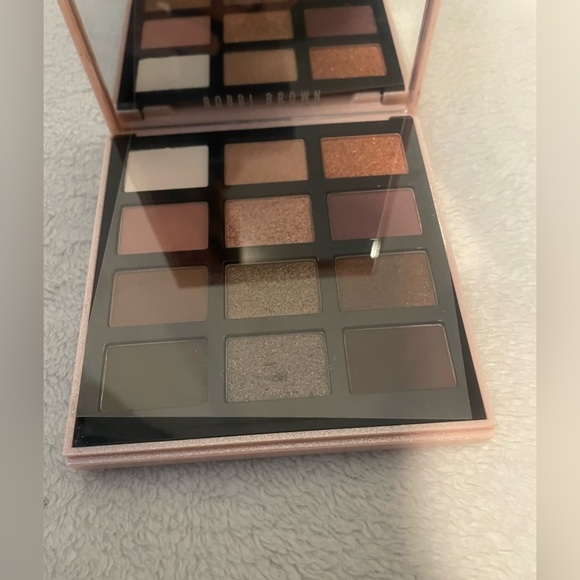 Bobbi Brown Nude Drama II Palette in Pink and Gold - Picture 3 of 4